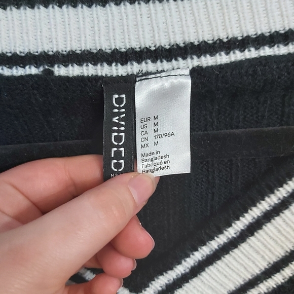 H&M Cropped Sweater - Picture 2 of 3